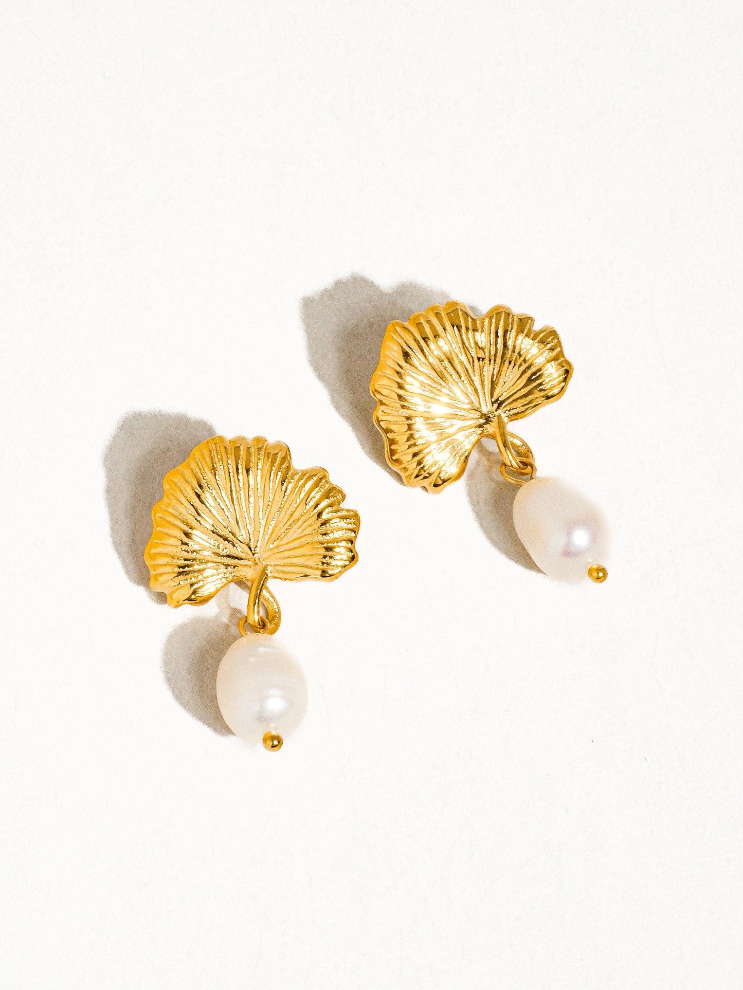 Béatrice 18K Gold Non-Tarnish Floral Pearl Earring