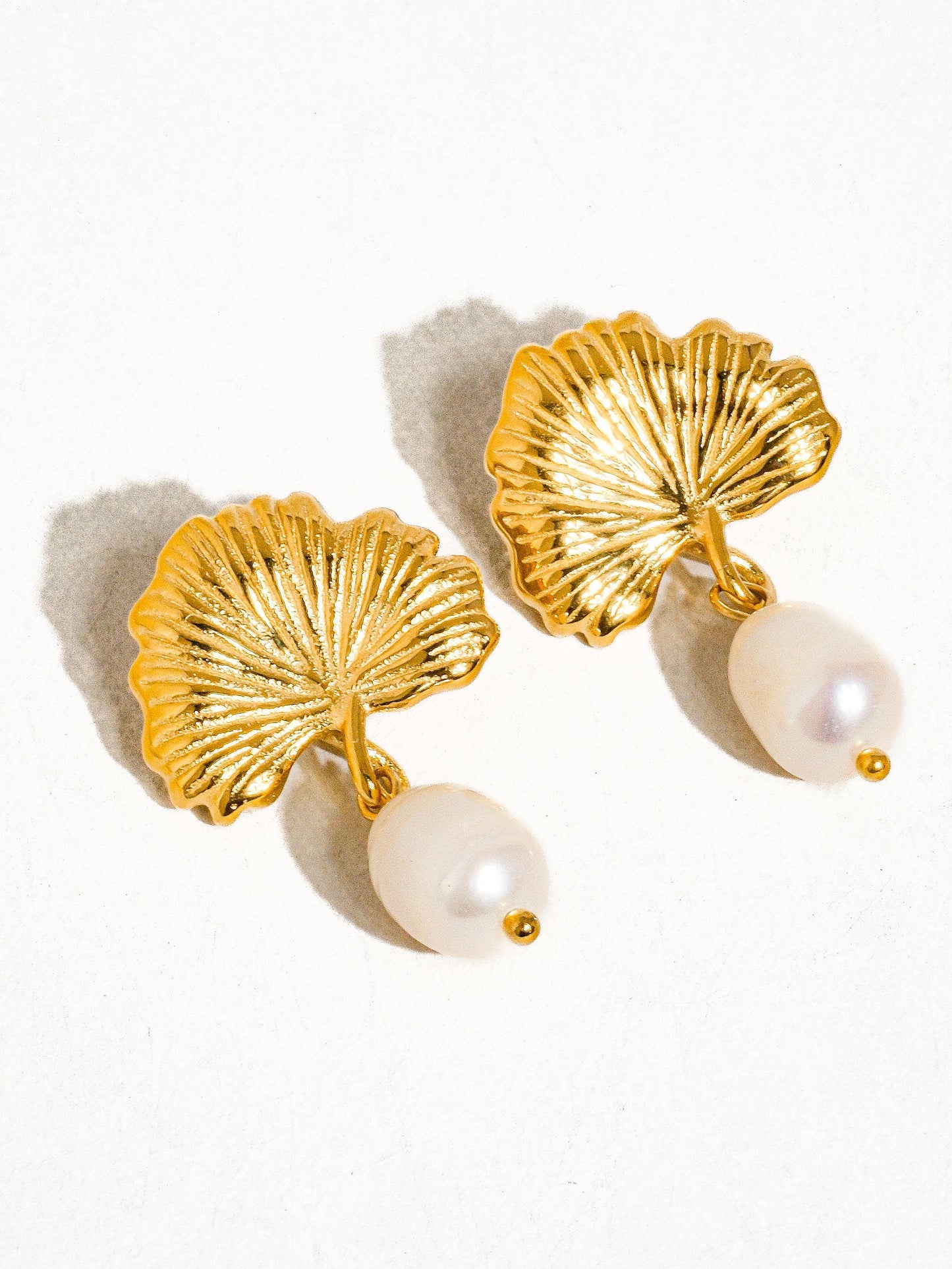 Béatrice 18K Gold Non-Tarnish Floral Pearl Earring